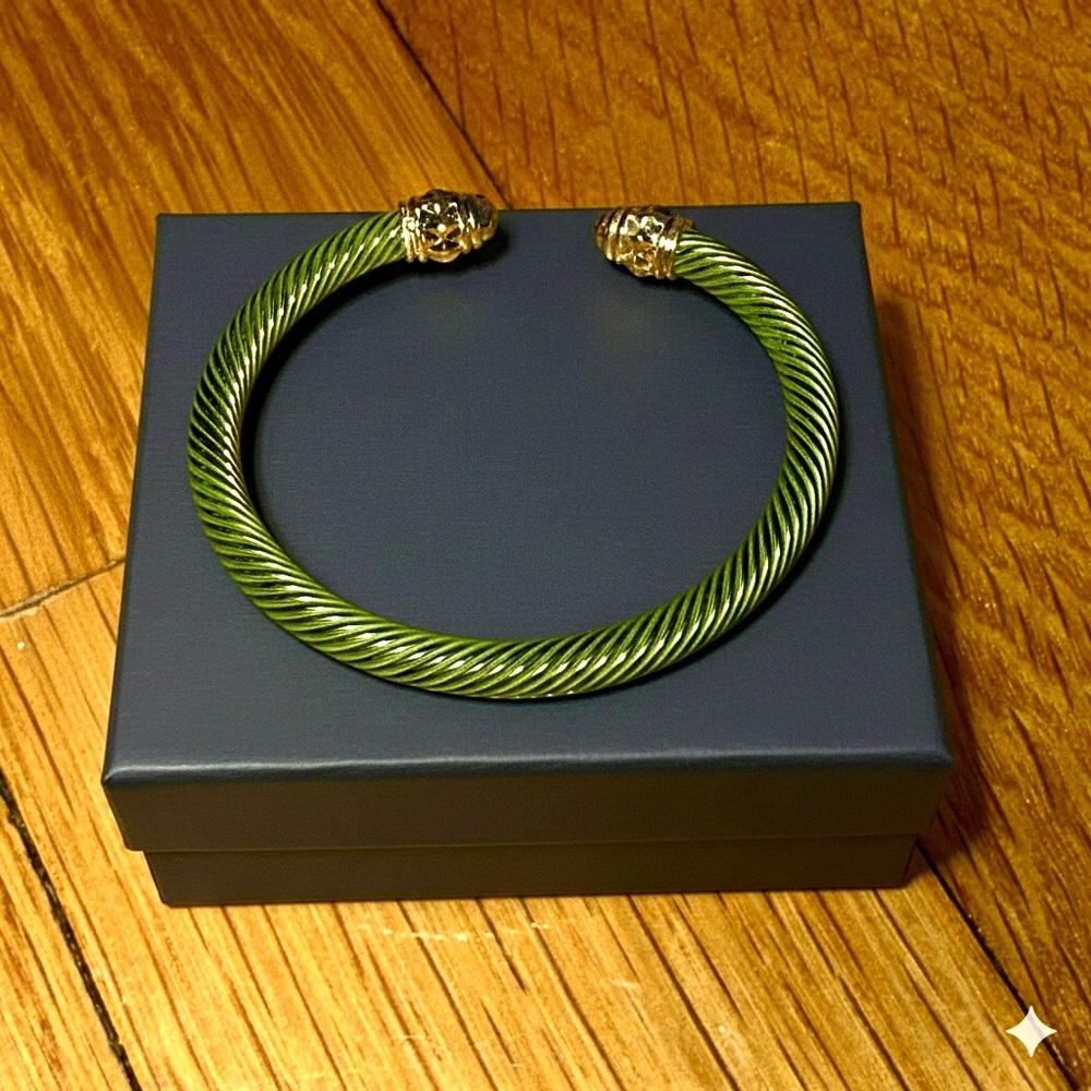 Trendy Green and Gold Unisex Bracelet